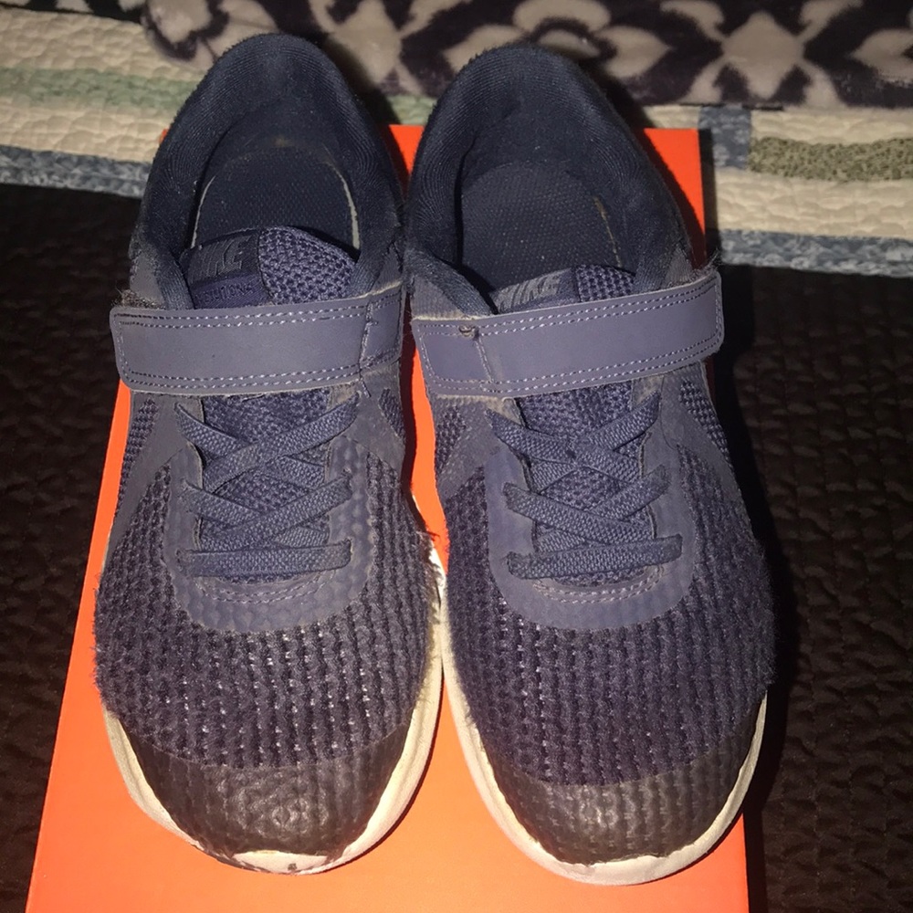 Nike Revolution